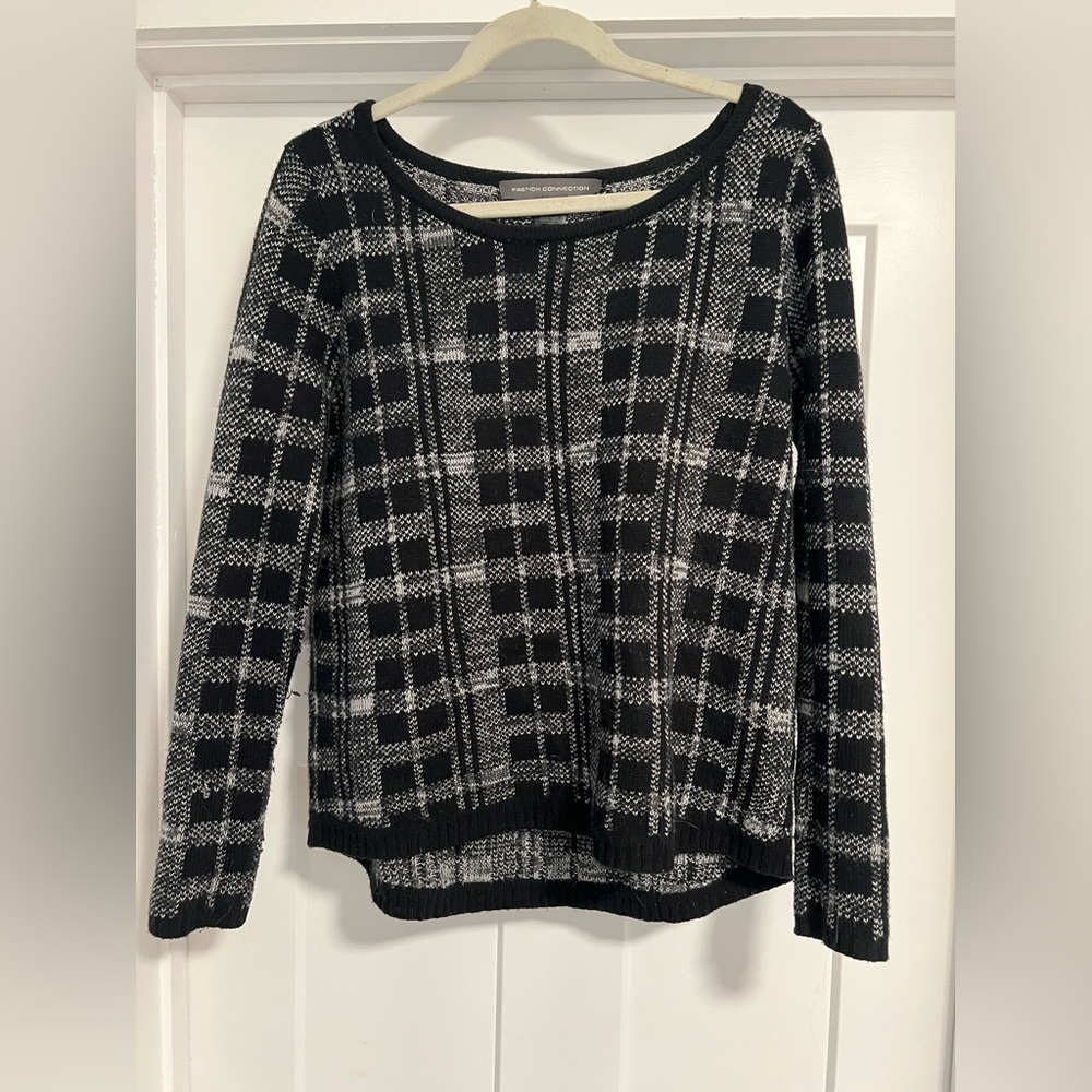 Medium French connection sweater. Great condition.